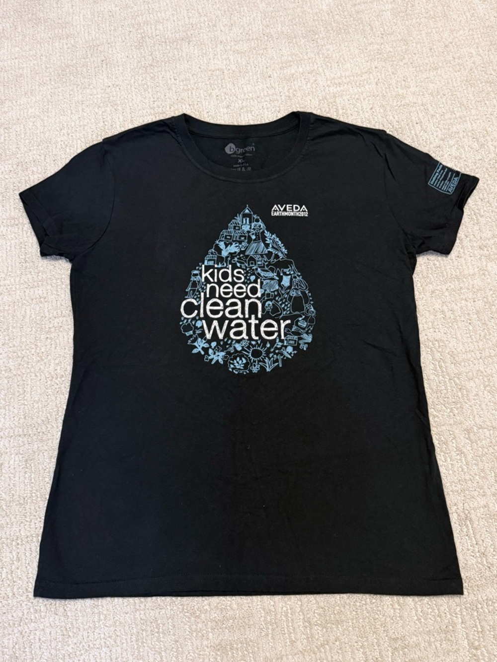 Vintage AVEDA Earth Month 2012 Tshirt (XL)